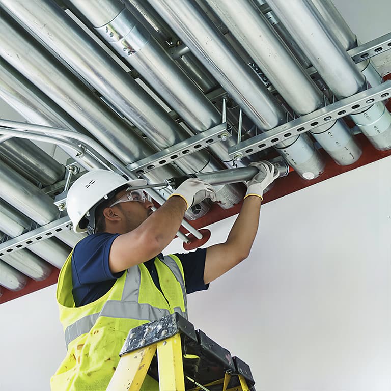 passive fire protection worker